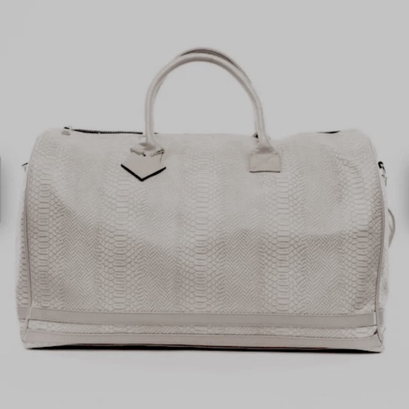 Tote N Carry Other - Tote N Carry Faux Crocodile Weekender Bag New with tags 22 x 13 x 12" RARE